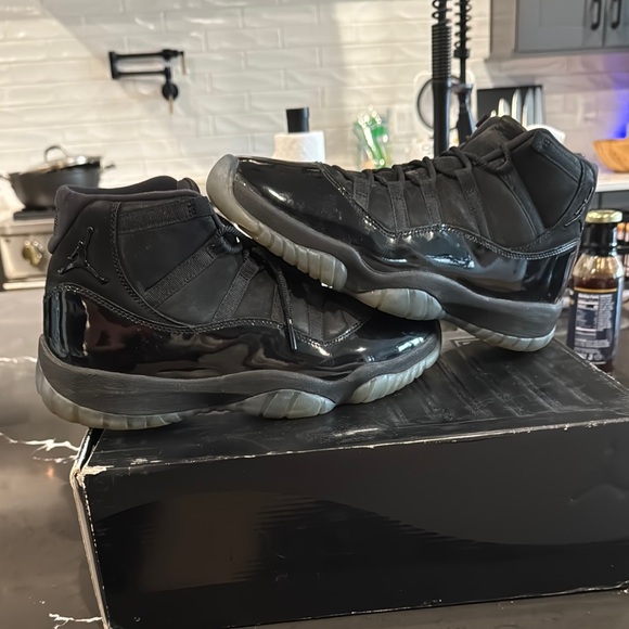 Air Jordan 11 Cap and Gown